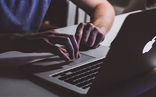 步行者主教练突发心脏病，暂时缺席比赛——当球队遇到人生的停顿