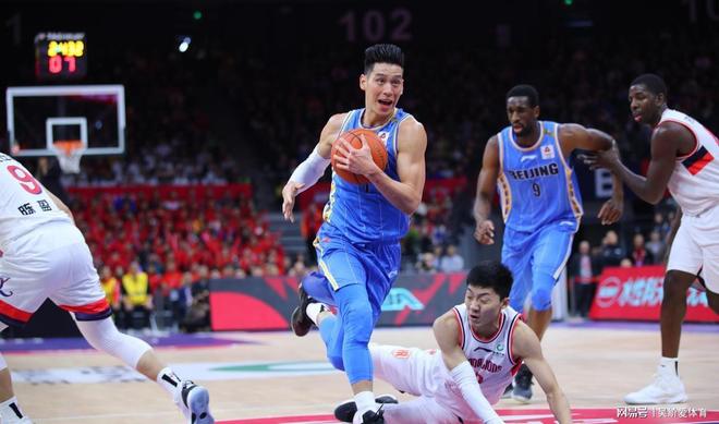 杨瀚森对比NBA和CBA身体对抗：这边比较文明(杨瀚森个人资料身高)