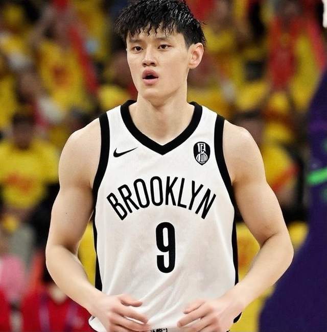 曾凡博因伤无缘亚洲杯，中国男篮：曾凡博返回俱乐部进行康复的简单介绍