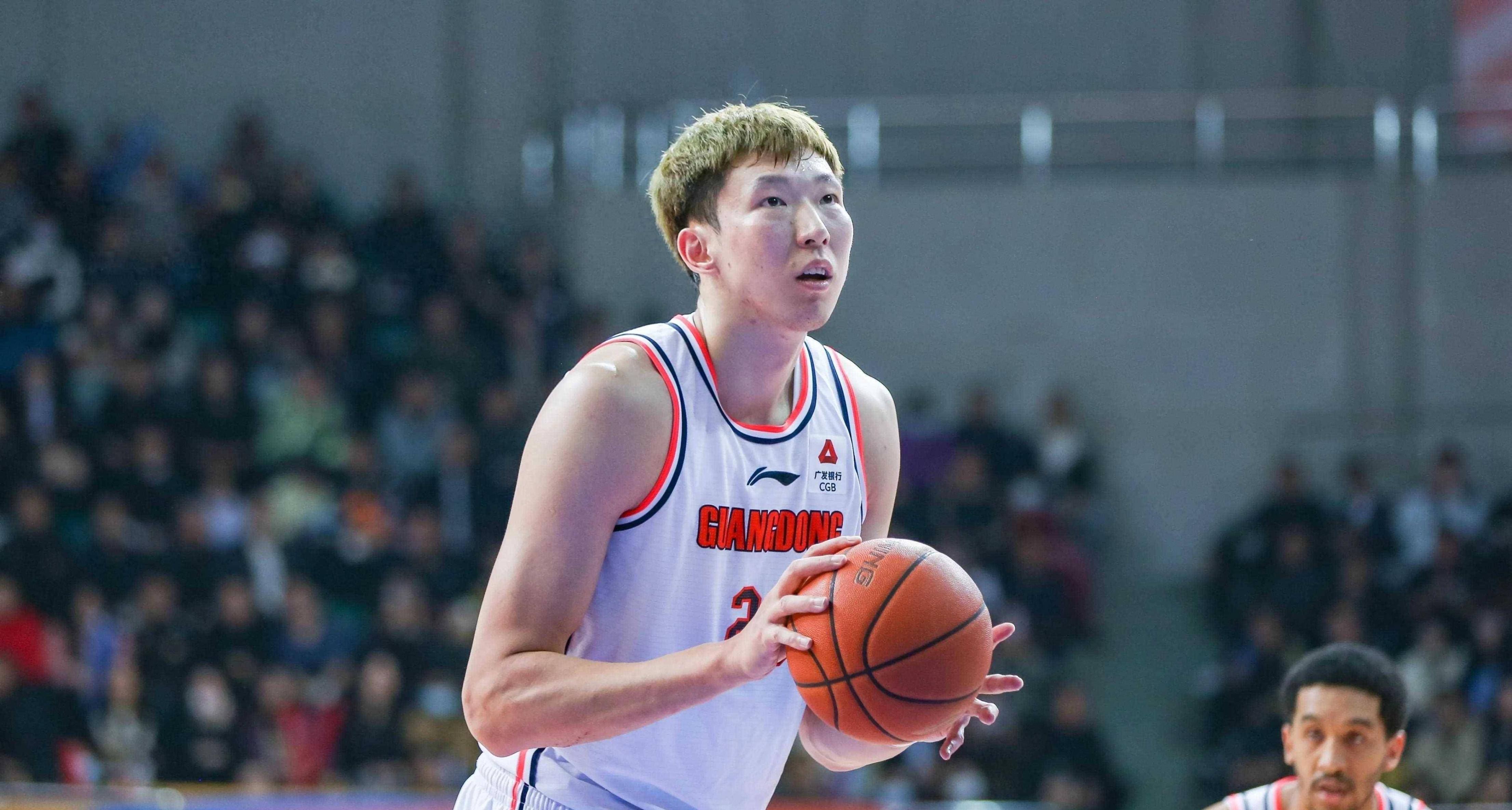 中国篮协同意杨瀚森不打亚洲杯：全力备战NBA新赛季(杨瀚森身高)
