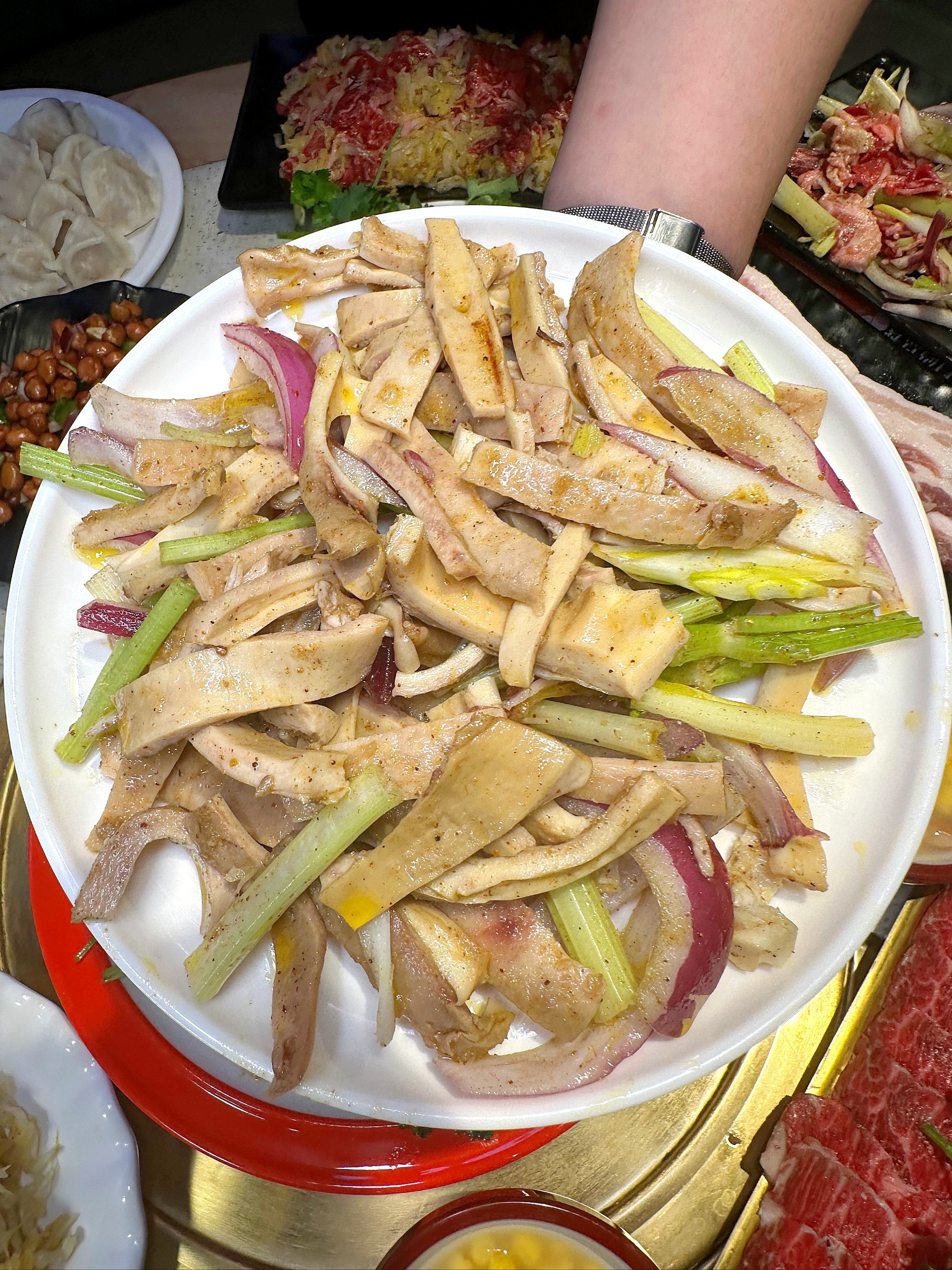 乐天堂-曾令旭分享美食：丹东第一吃！永昌烤皮的简单介绍