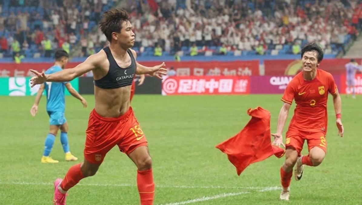 乐天堂-北风卷起擂台尘埃，中国足球队崛起！(中国足球队官方)